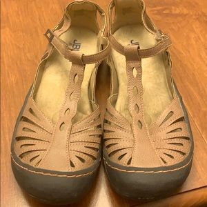 Size 10 JBU shoes pinkish/brown color